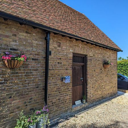 Myrtle Stables - Converted, Self-Contained, Countryside Hernhill エクステリア 写真