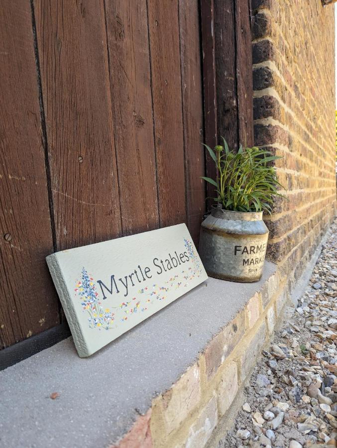 Myrtle Stables - Converted, Self-Contained, Countryside Hernhill エクステリア 写真