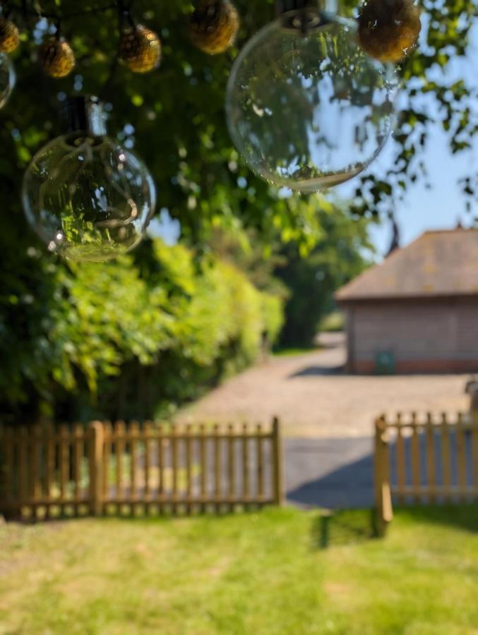 Myrtle Stables - Converted, Self-Contained, Countryside Hernhill エクステリア 写真